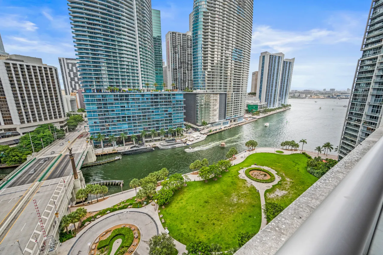 Luxurious ocean view unit 19