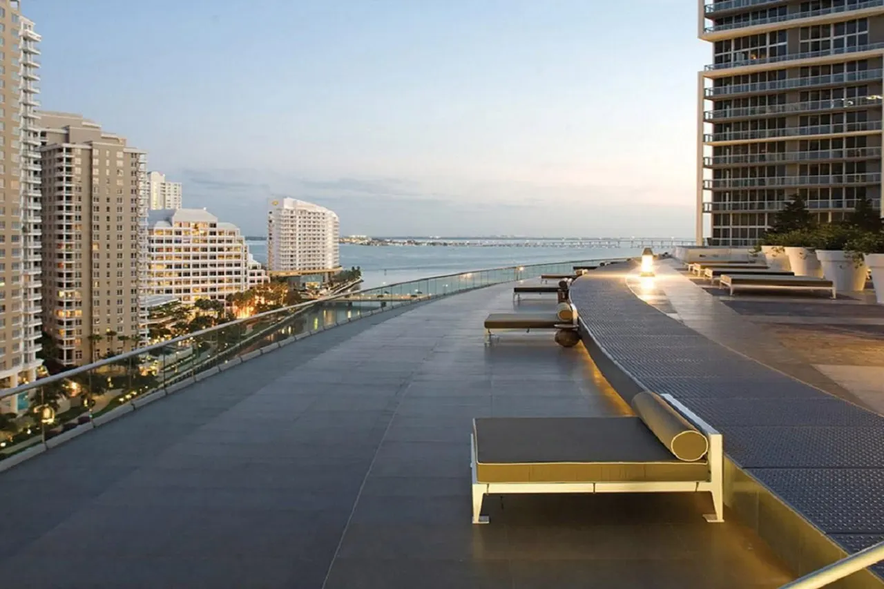 Luxurious ocean view unit 20