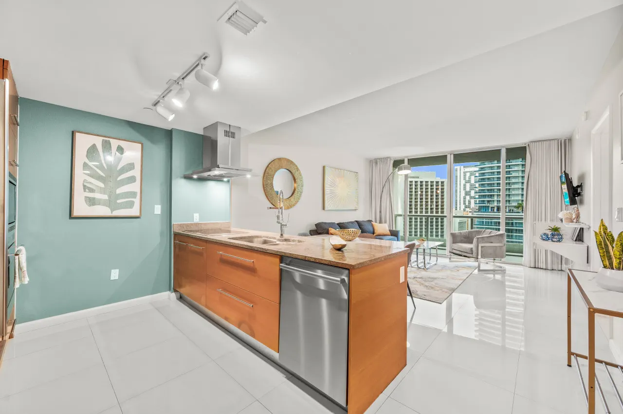 Luxurious ocean view unit — photo 3