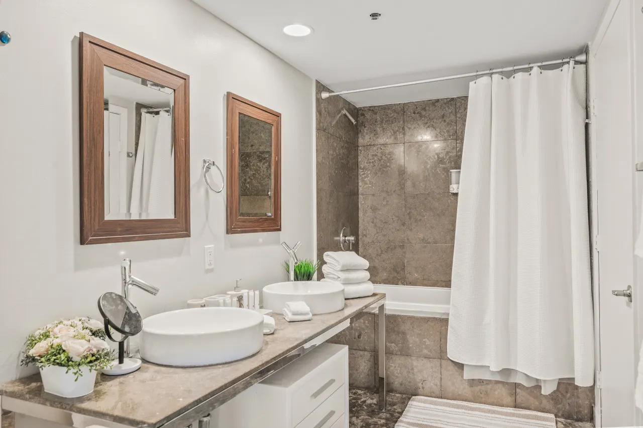 Luxurious ocean view unit 6