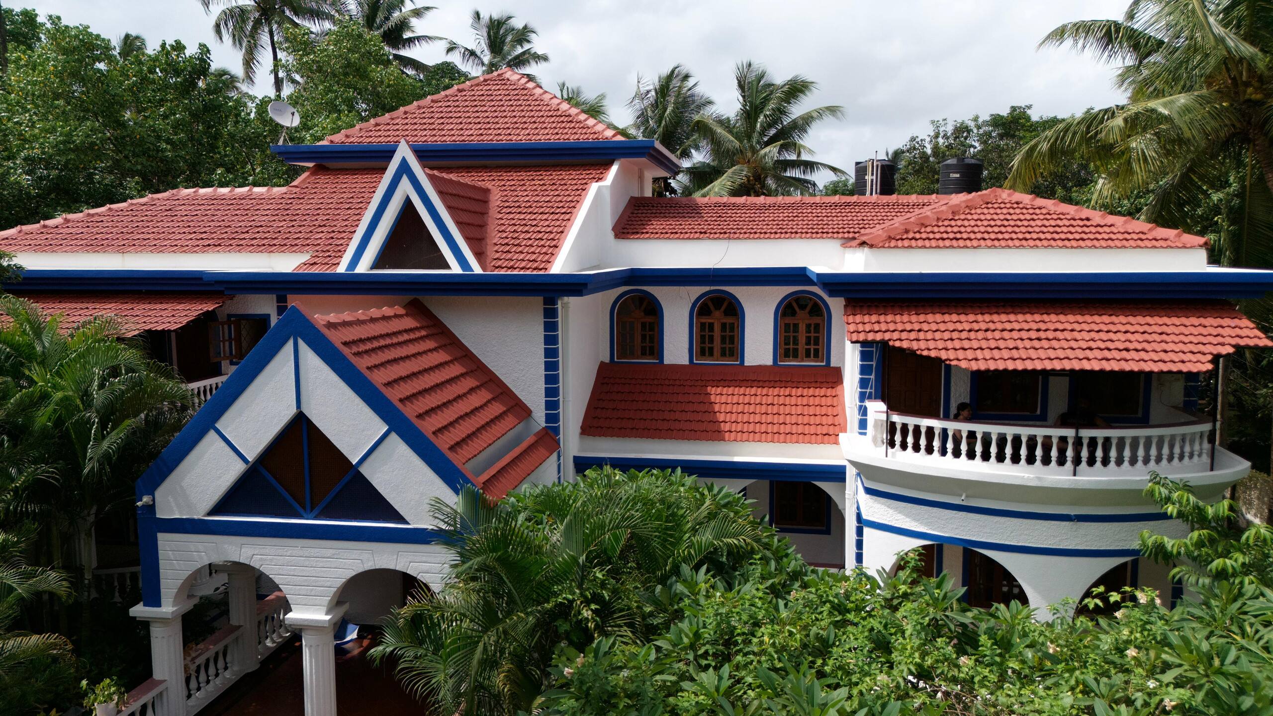 NORTH GOA-VillaVienna, Luxury Vintage PoolVilla 1