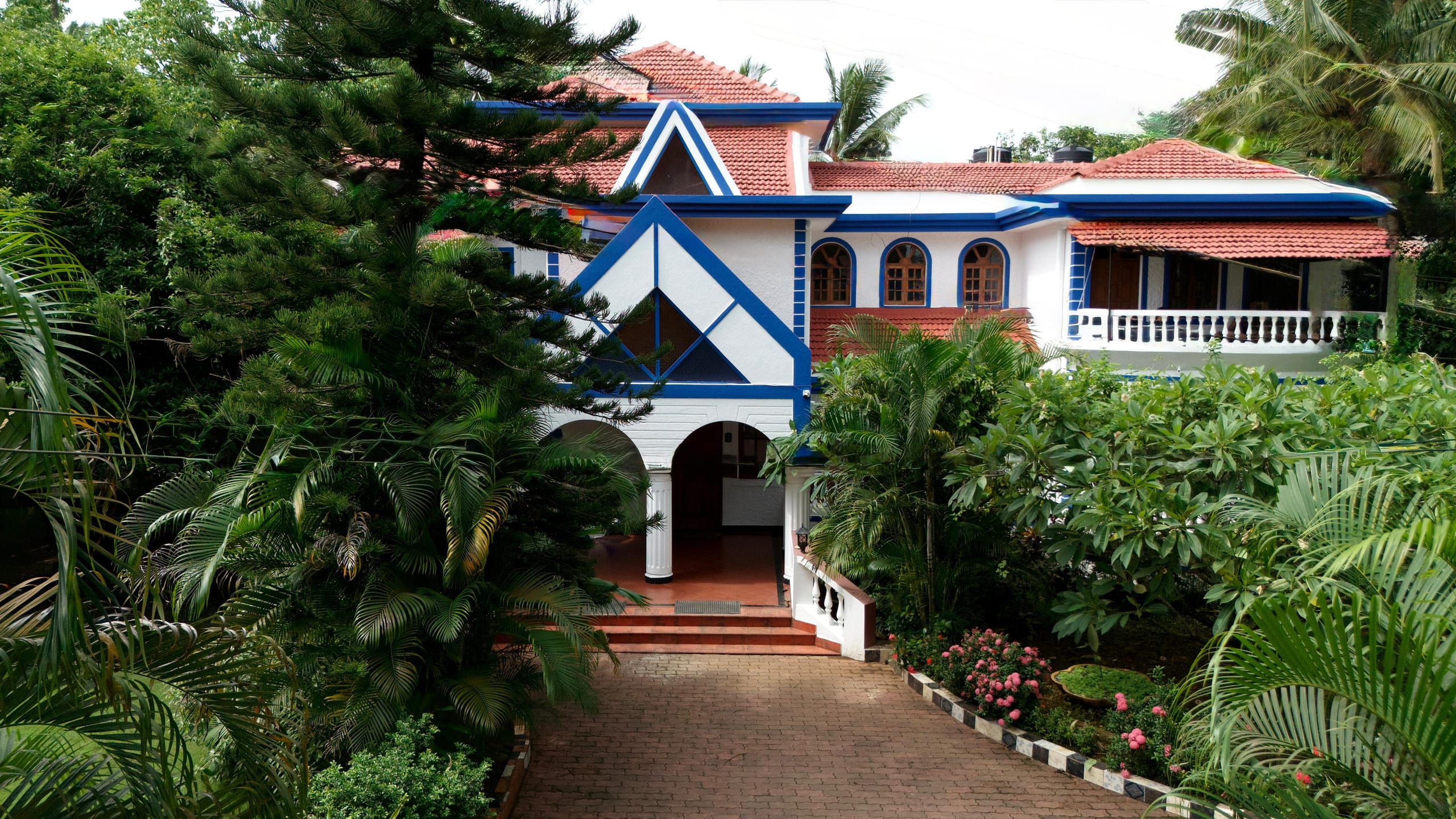 NORTH GOA-VillaVienna, Luxury Vintage PoolVilla 4