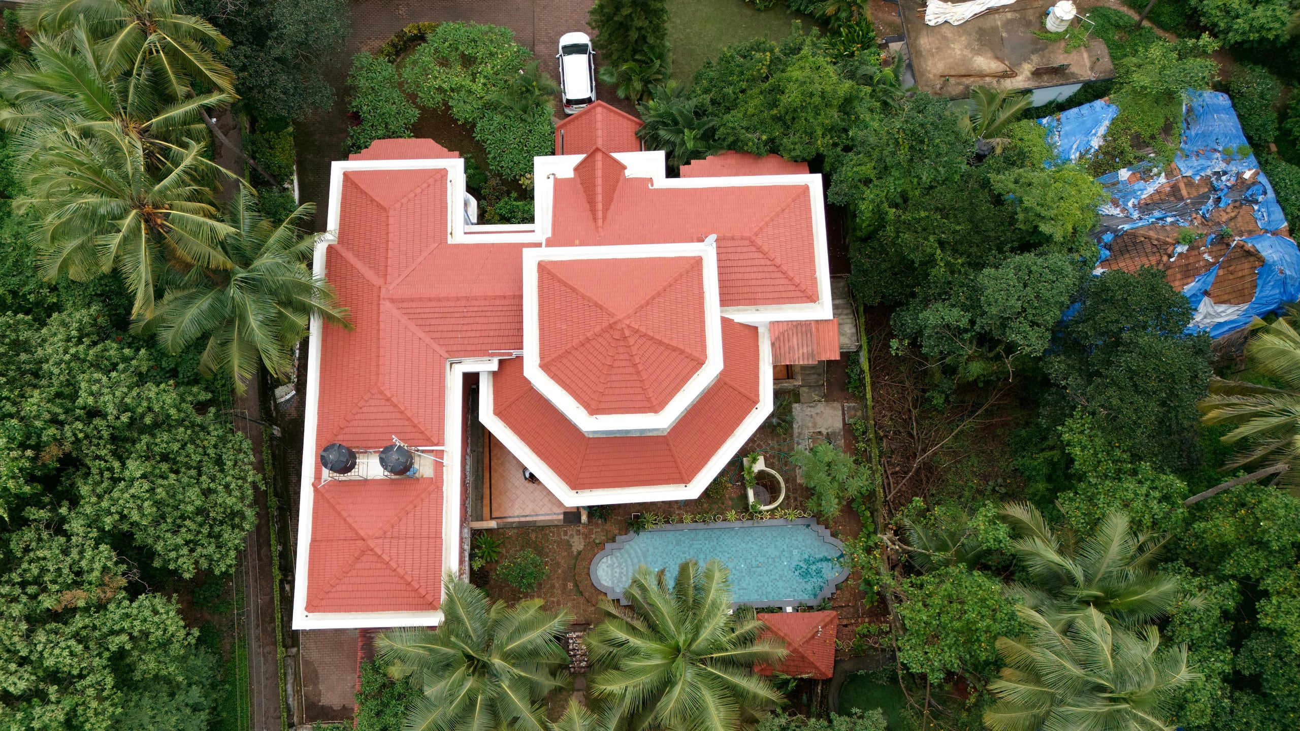 NORTH GOA-VillaVienna, Luxury Vintage PoolVilla 3