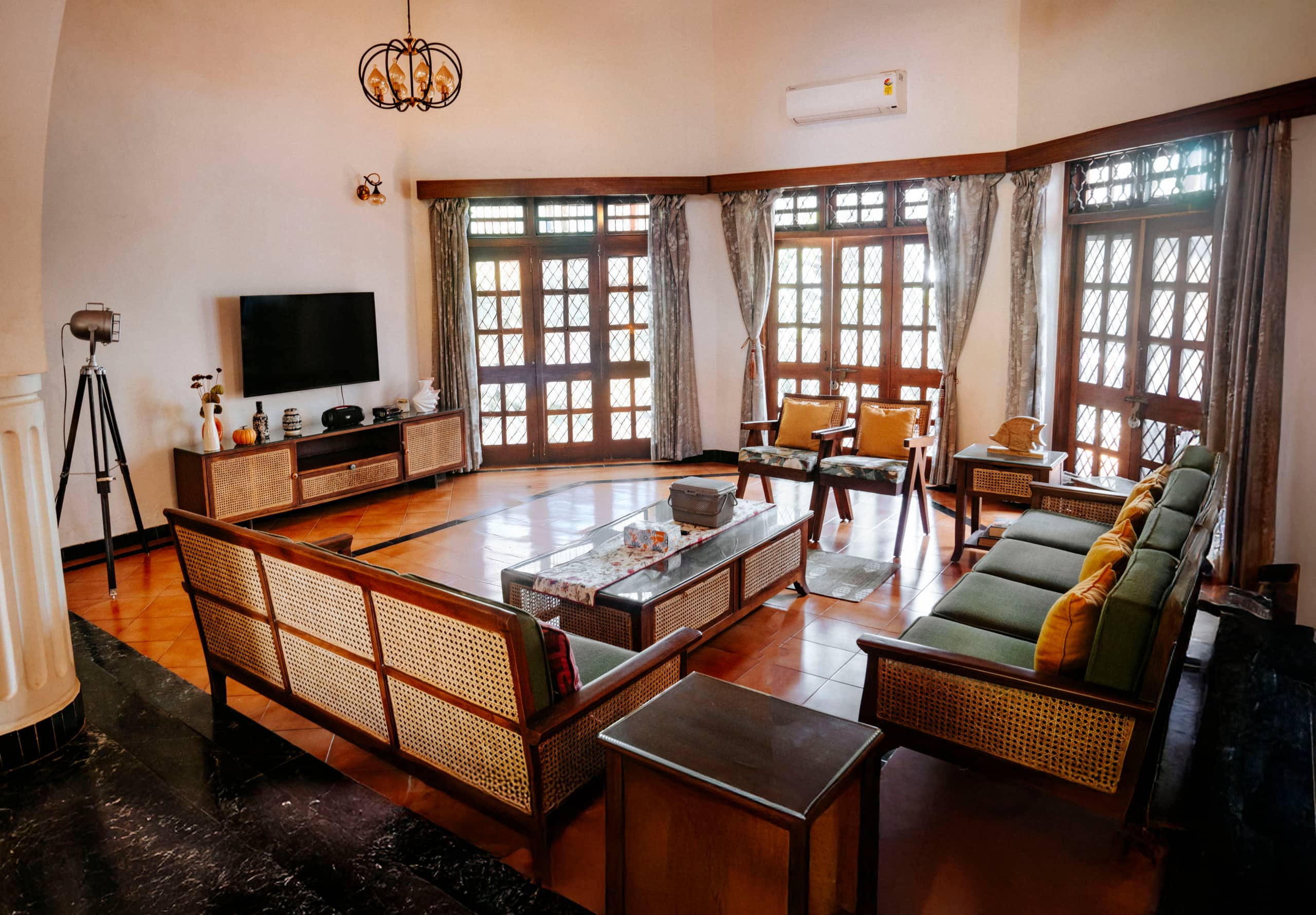 NORTH GOA-VillaVienna, Luxury Vintage PoolVilla 9