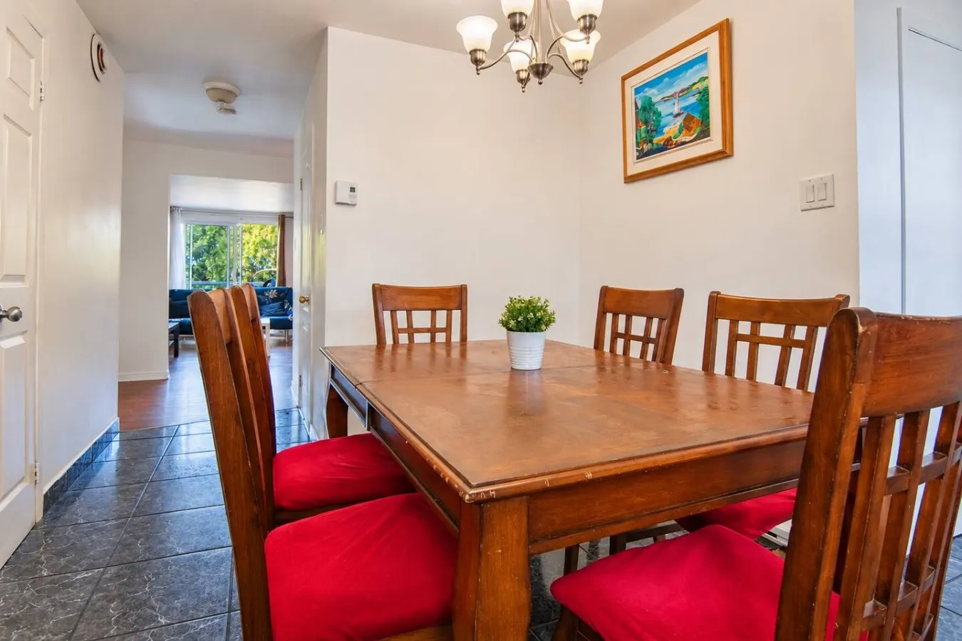 Bright 3BR + Parking Close to Downtown 5