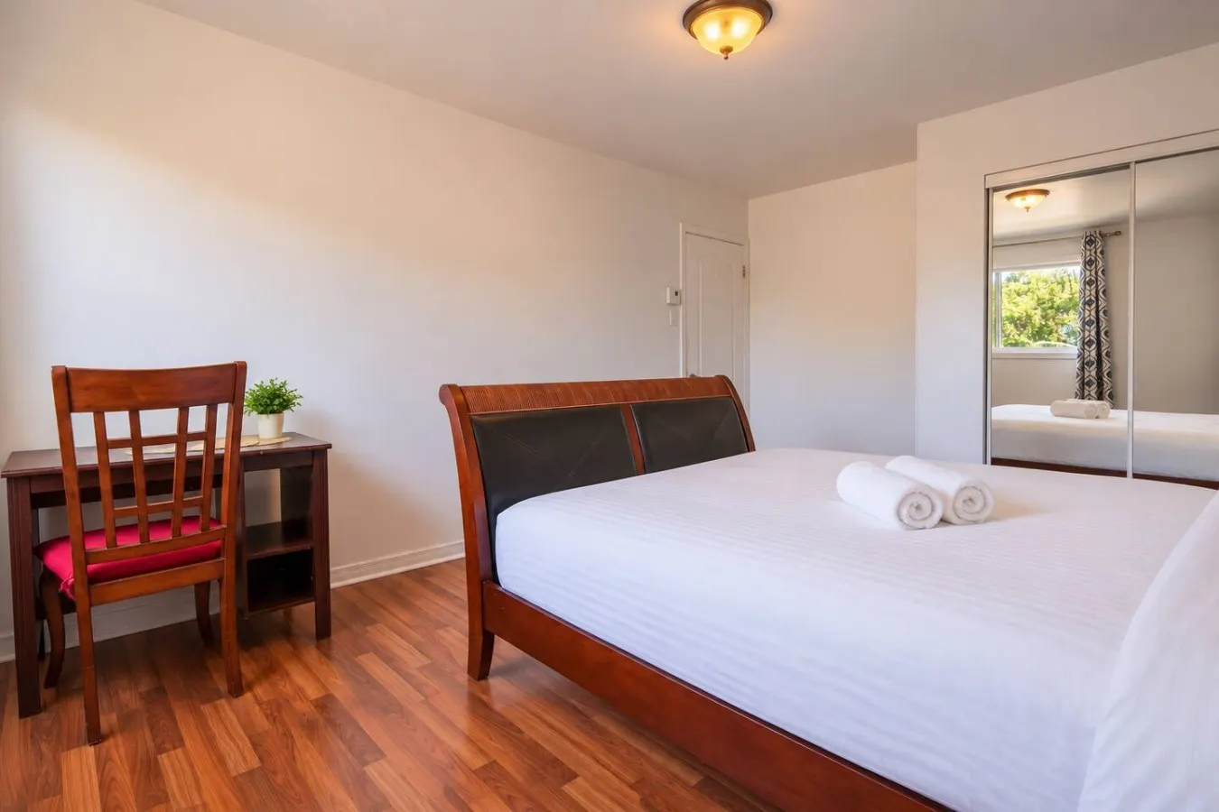 Bright 3BR + Parking Close to Downtown 6