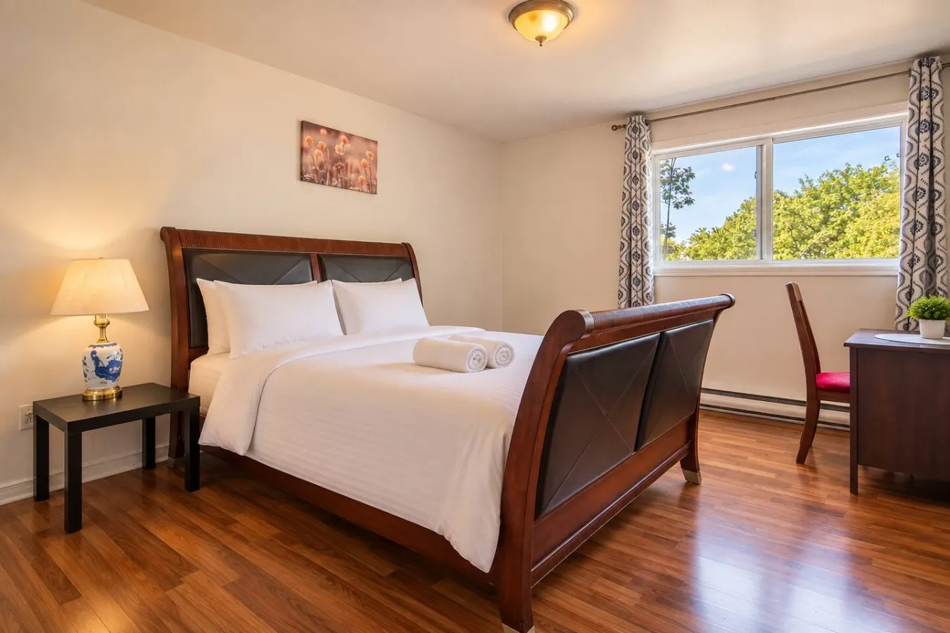 Bright 3BR + Parking Close to Downtown 7