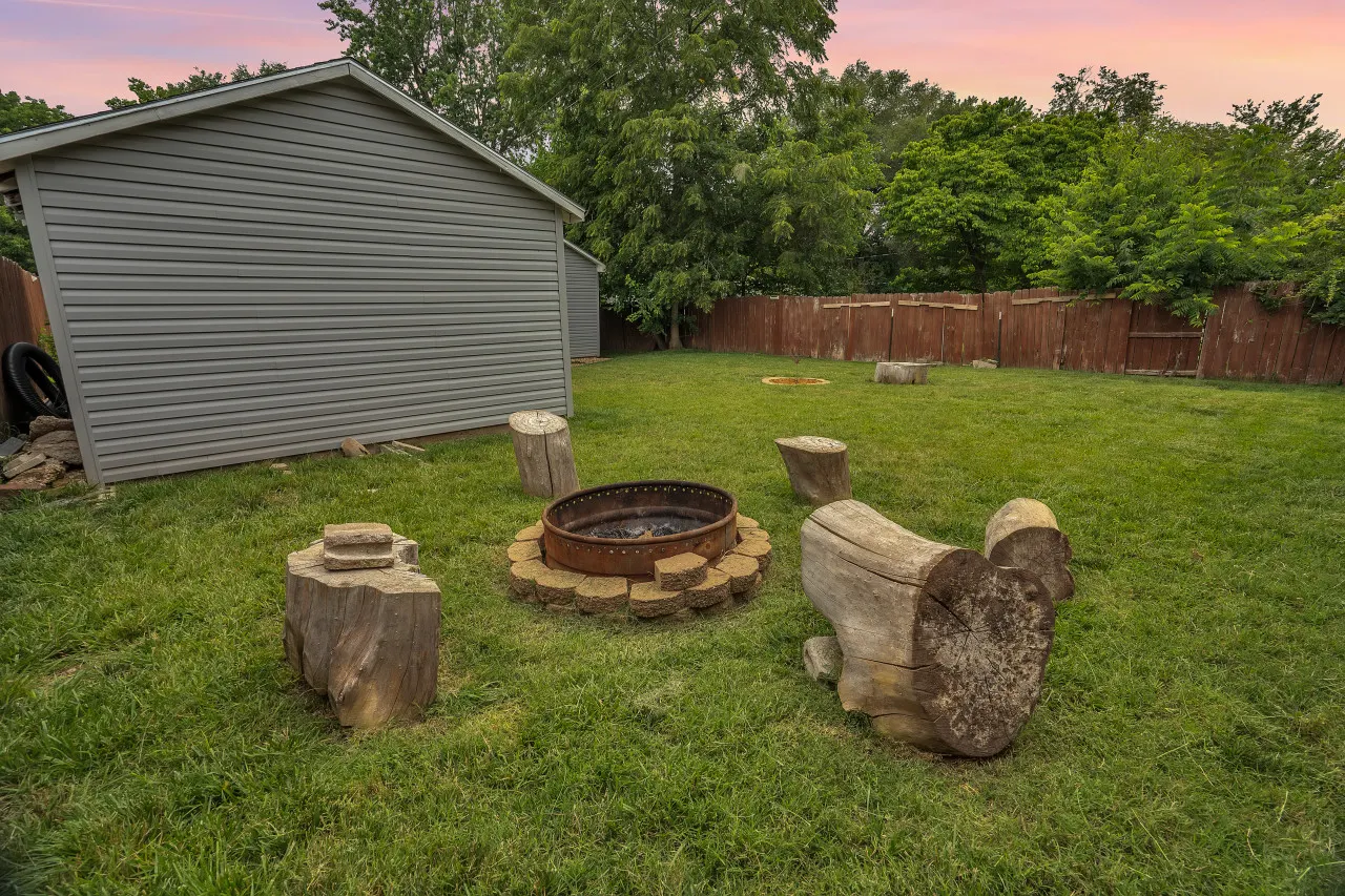 3031 W Olive St Cheerful 2-Bedroom w/ convenient Expressway access 11