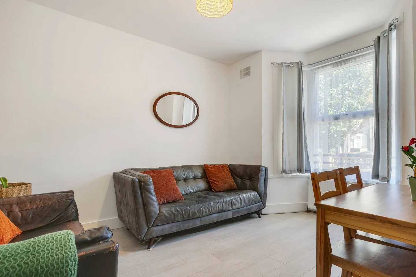 4 Bed House, 2 mins from station, with parking