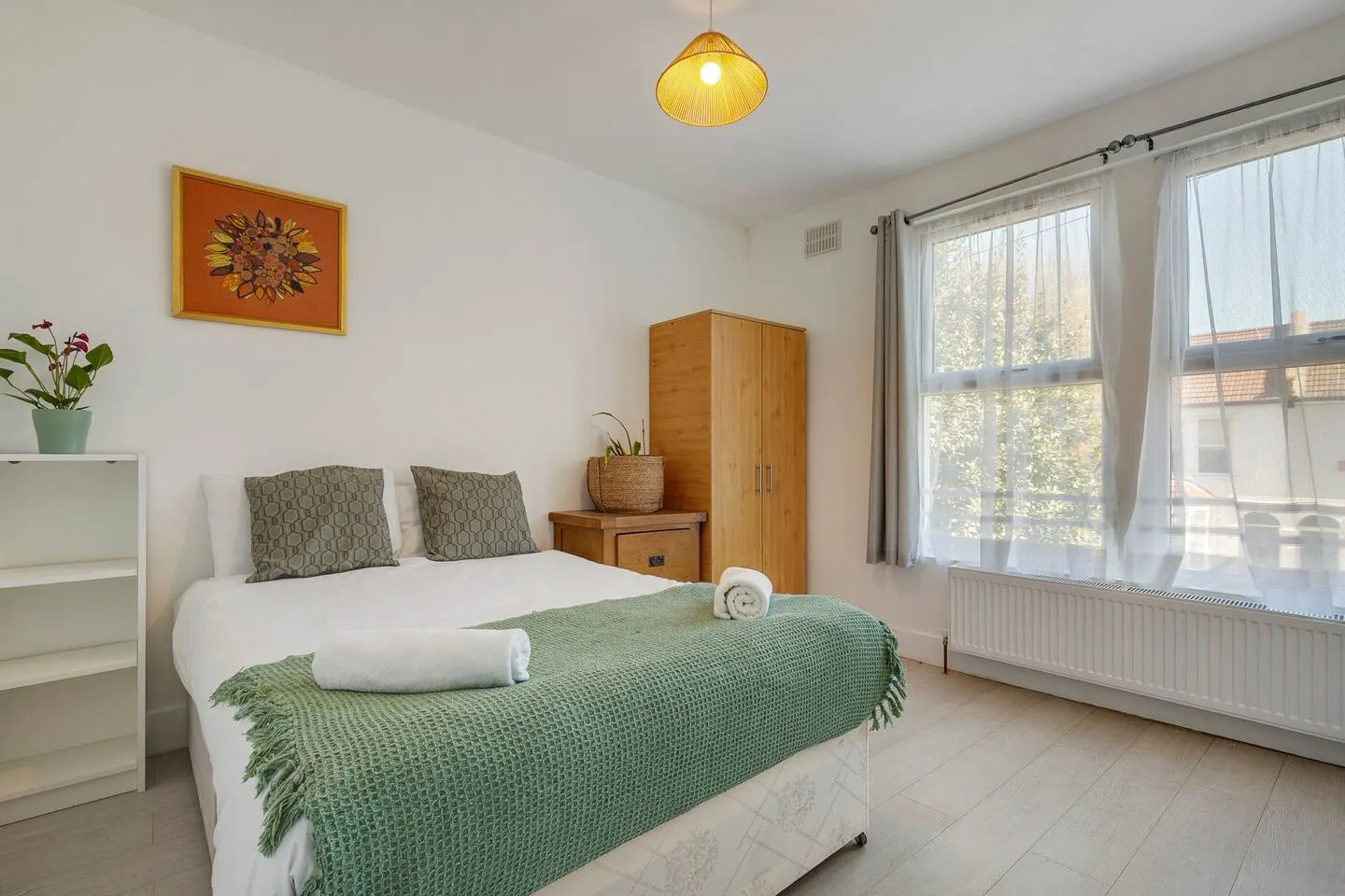 4 Bed House, 2 mins from station, with parking 2