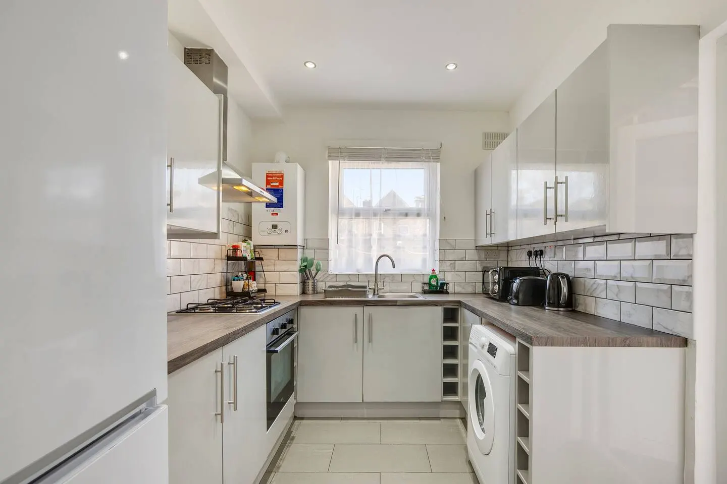 4 Bed House, 2 mins from station, with parking 3