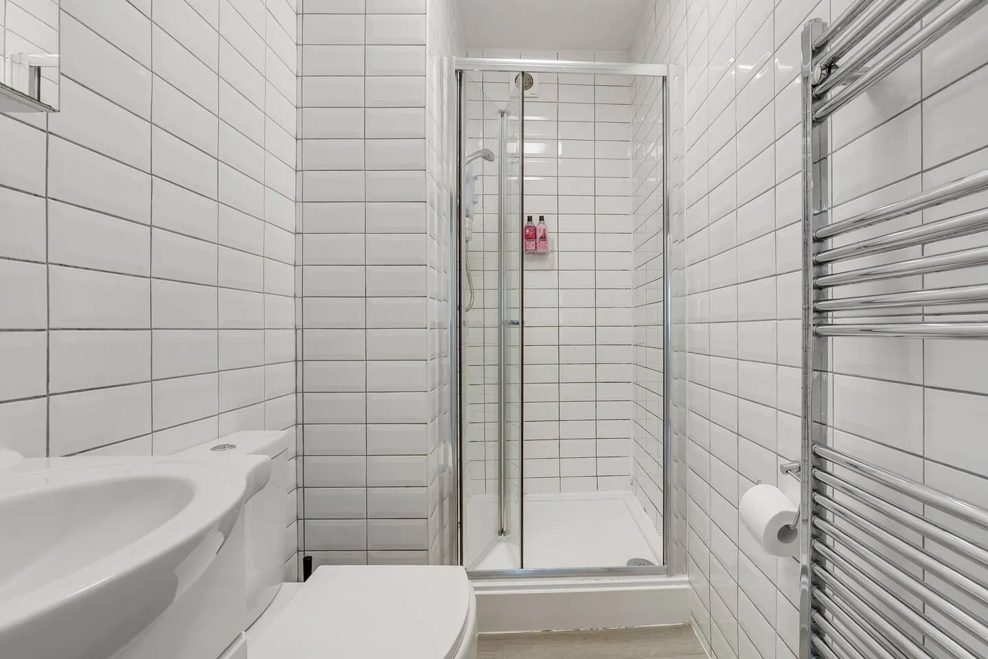 4 Bed House, 2 mins from station, with parking 5