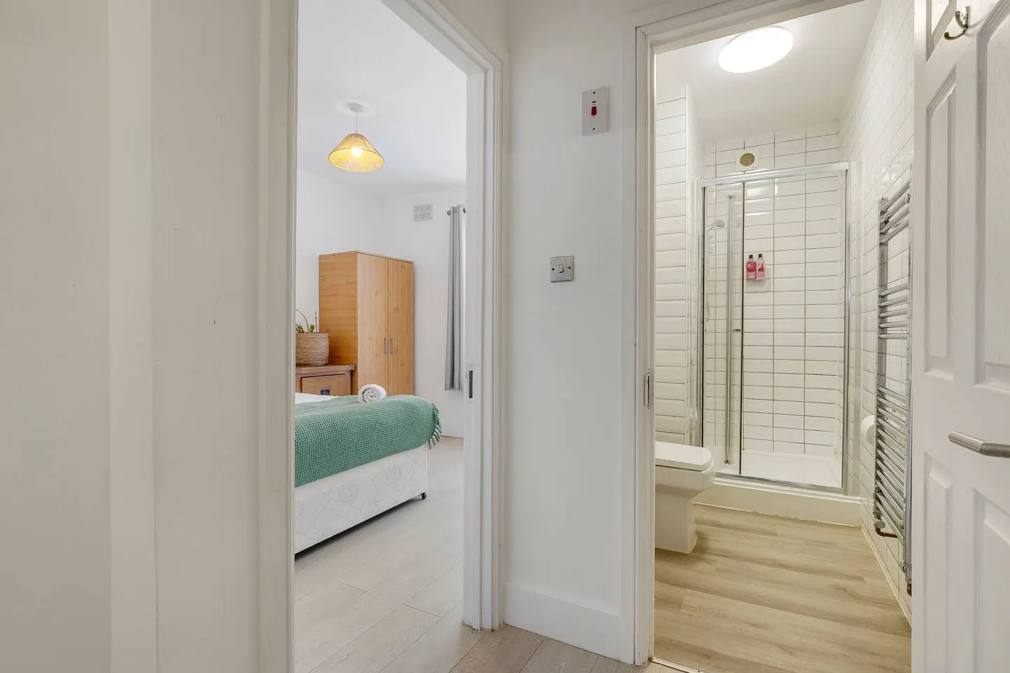 4 Bed House, 2 mins from station, with parking 6
