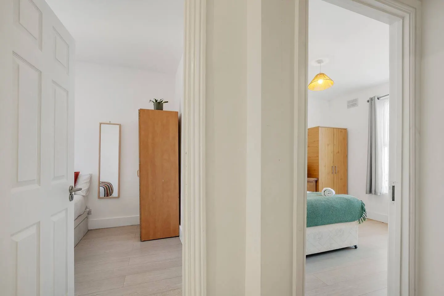 4 Bed House, 2 mins from station, with parking 7