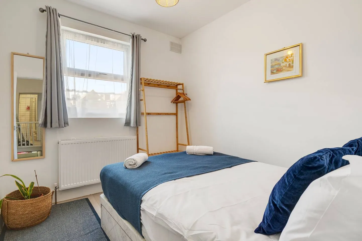 4 Bed House, 2 mins from station, with parking 8