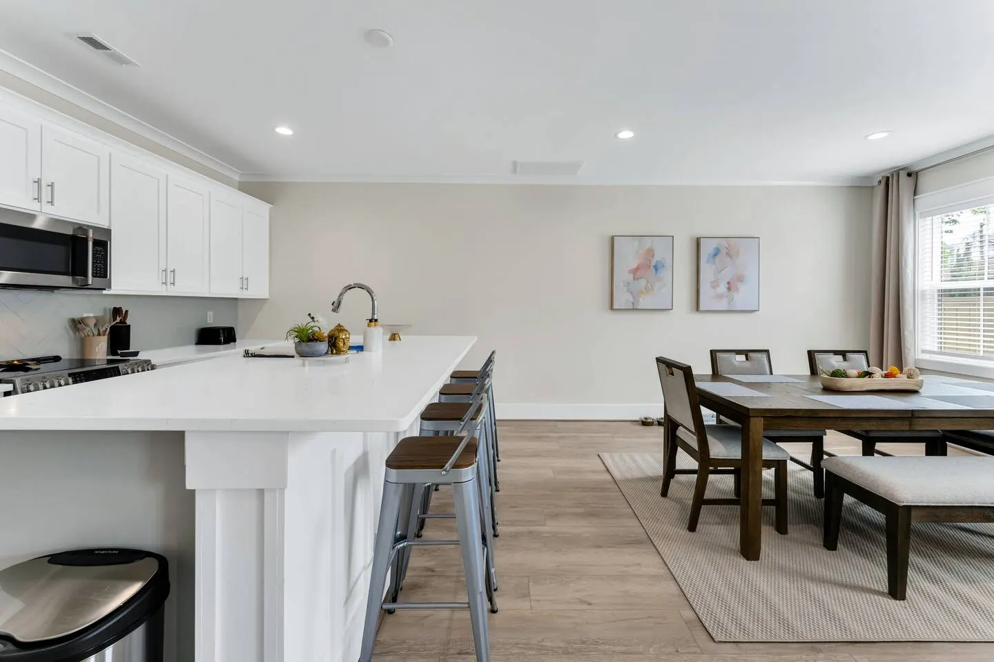 ViBe District 4BR Dog Friendly + 30+ Nights 2
