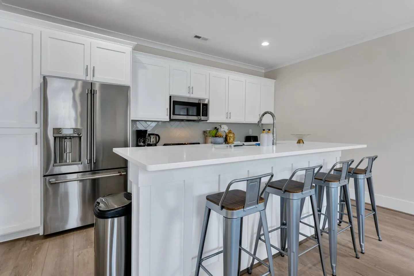 ViBe District 4BR Dog Friendly + 30+ Nights 16