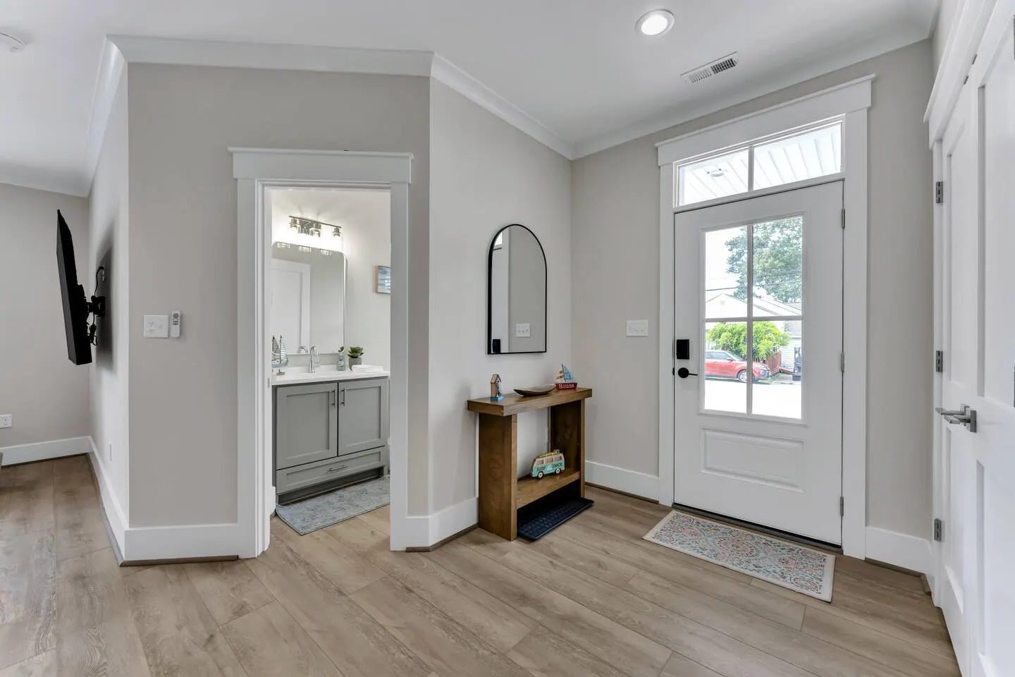 ViBe District 4BR Dog Friendly + 30+ Nights 8