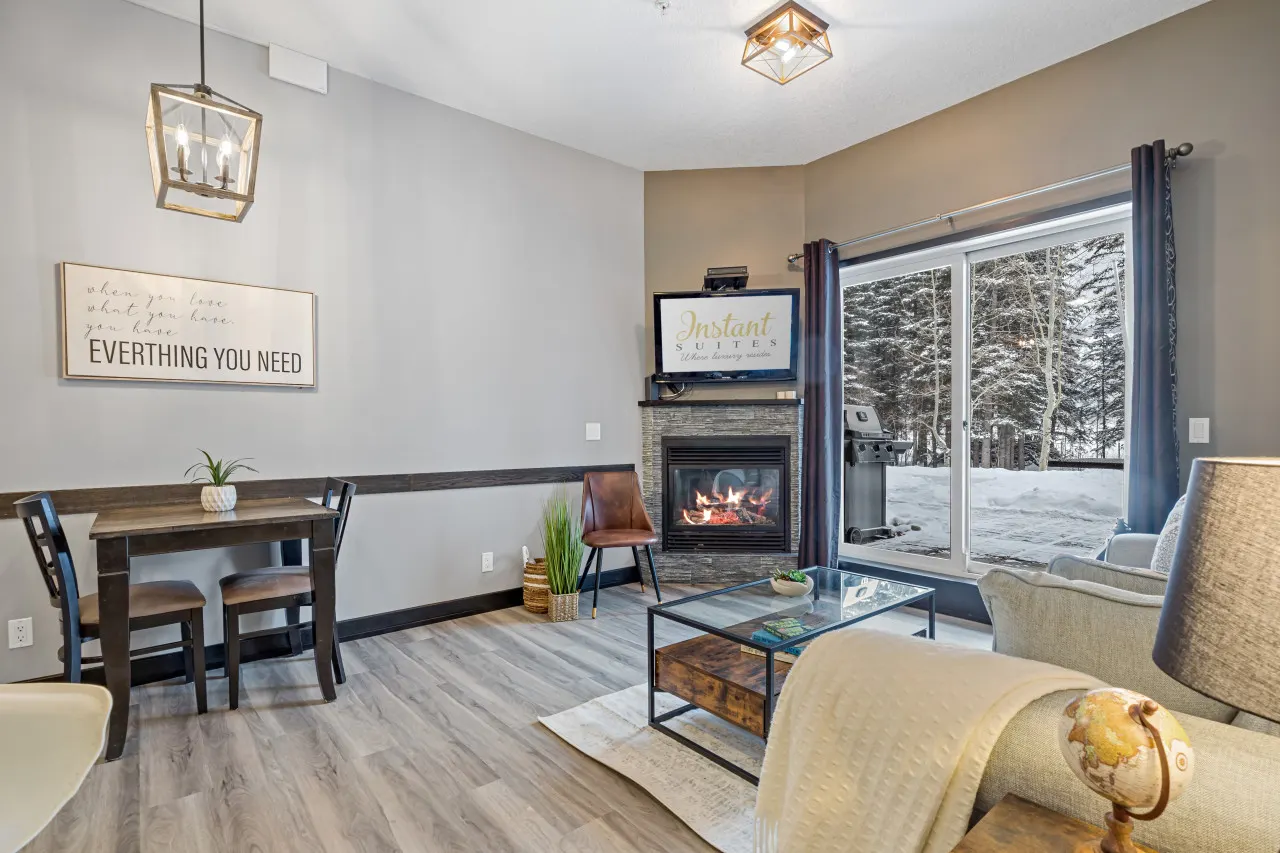 Nature's Nook by Instant Suites *Pool & HotTub * 9