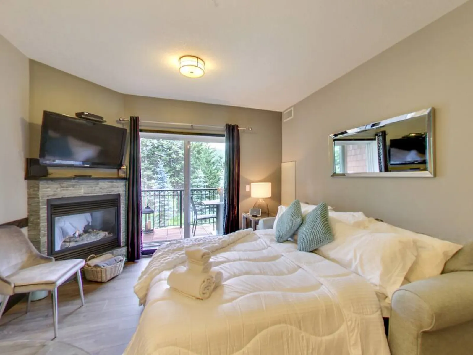 Nature's Nook by Instant Suites *Pool & HotTub * 10