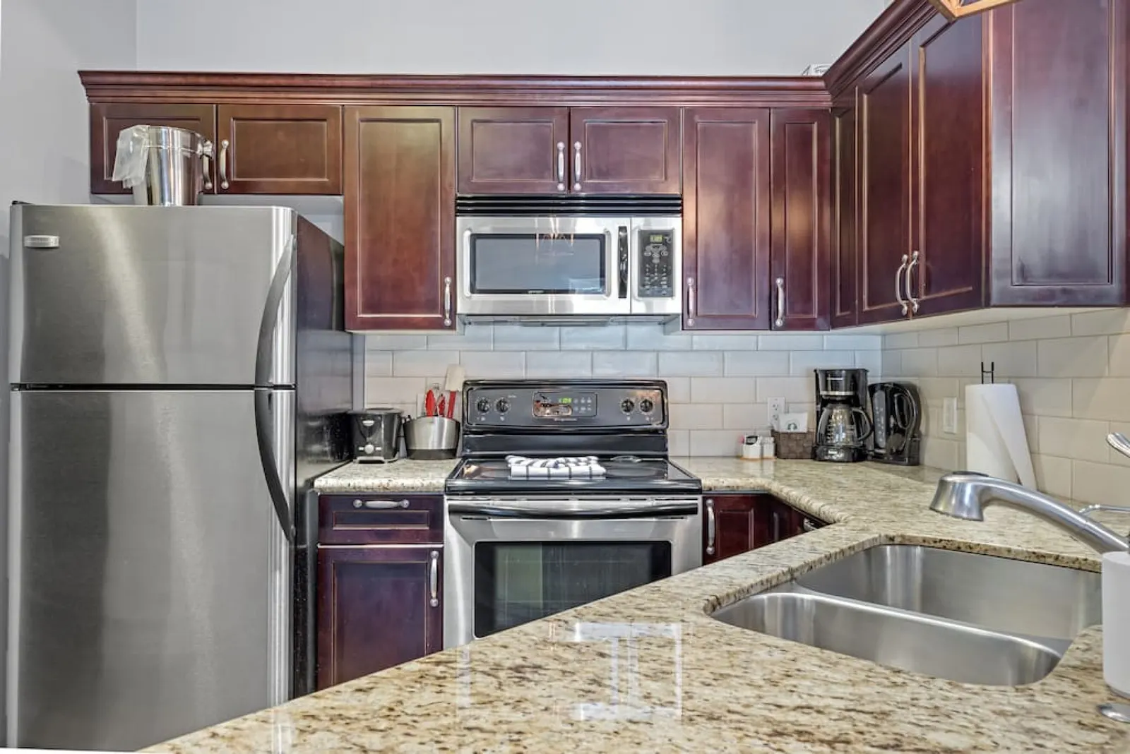 Nature's Nook by Instant Suites *Pool & HotTub * 16