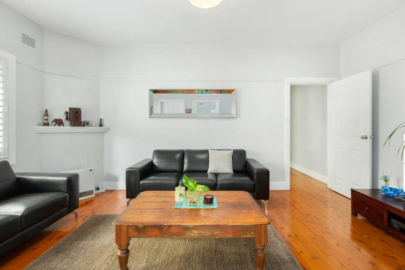 Coogee Beach Living 1BR Home 14
