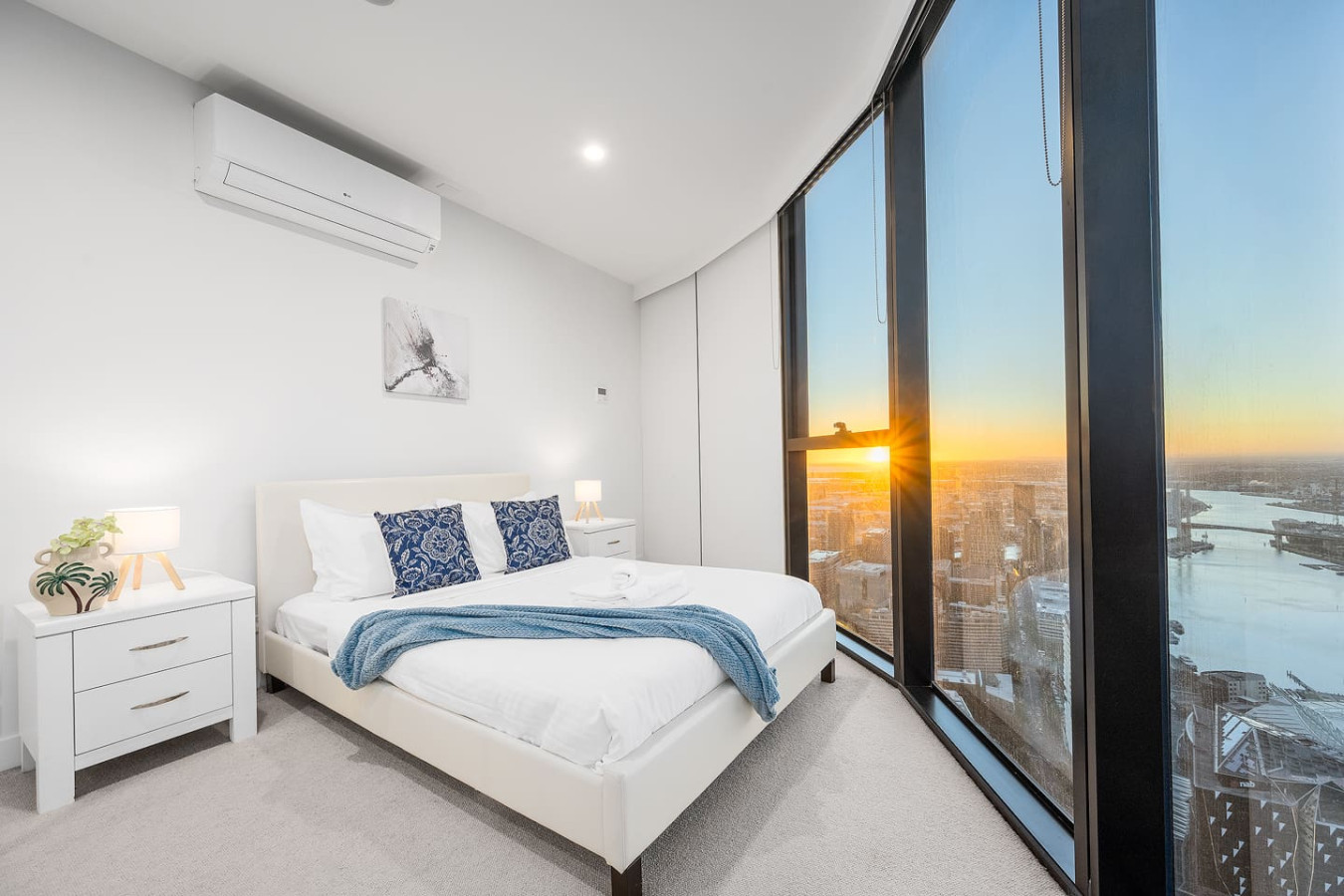 Level 67 HighRise Direct Across from SouthernCross 6