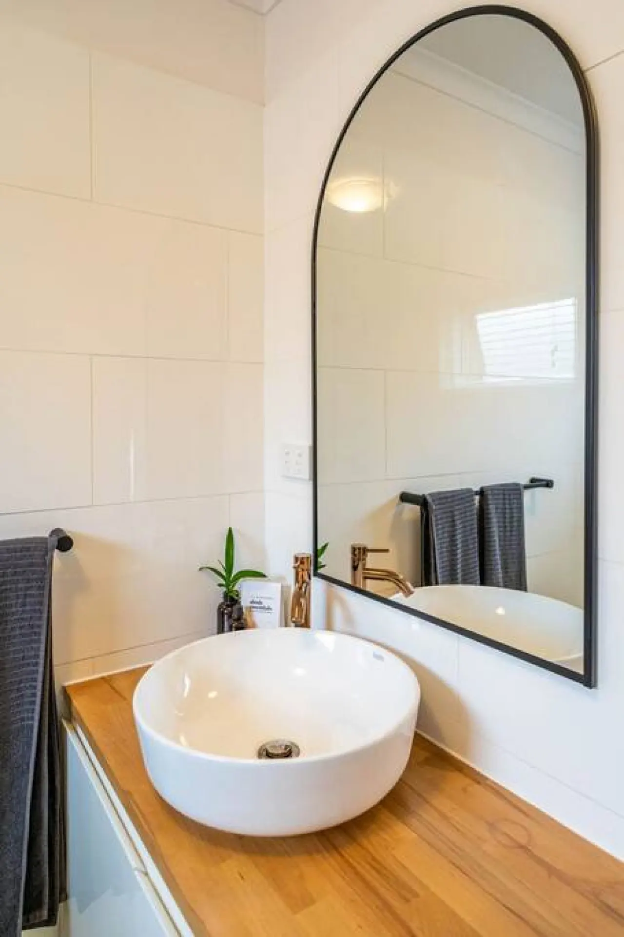Indulge at Glenelg North—A Work-Friendly Retreat 17
