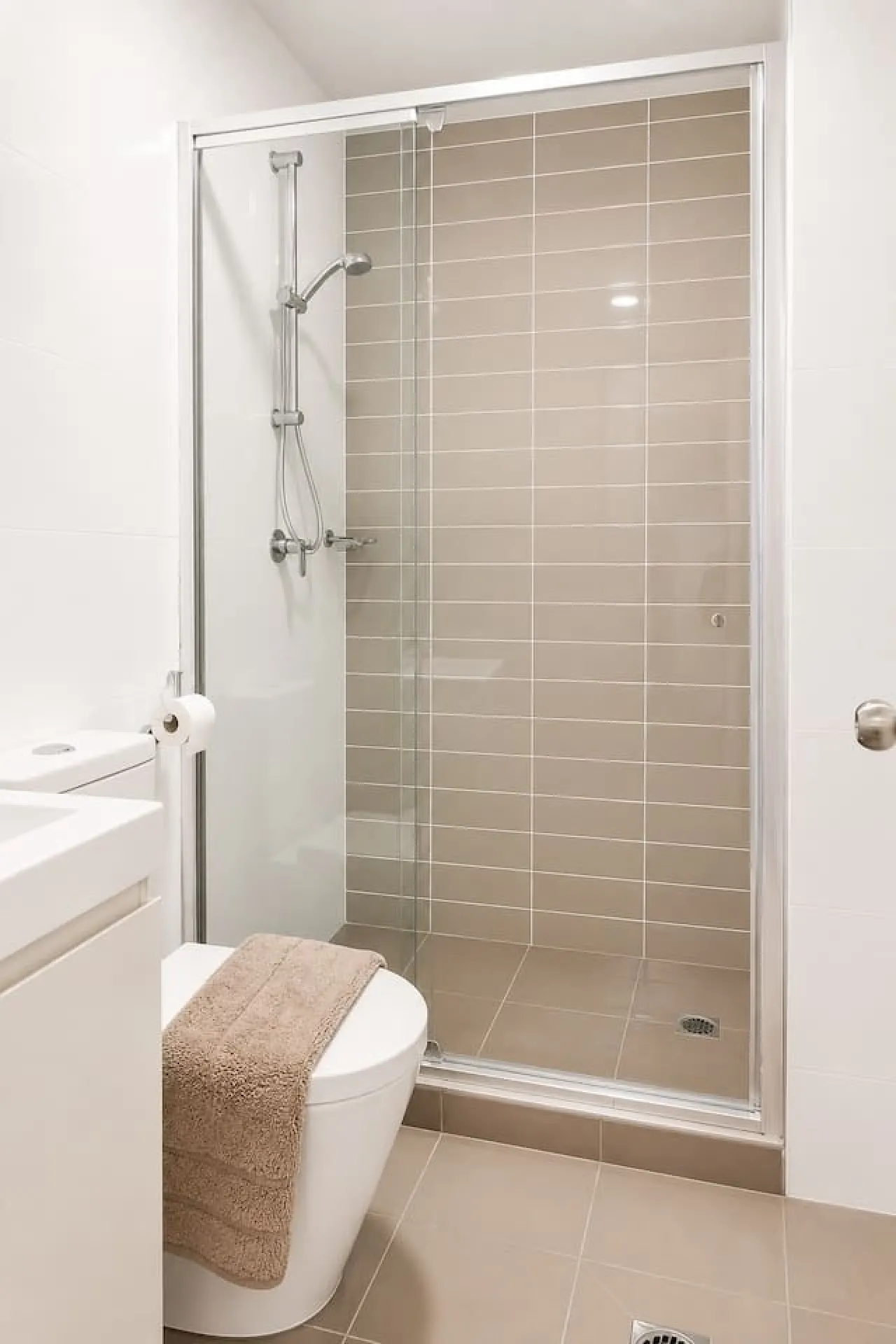 Modern 2BR Apartment in Baulkham Hills 6