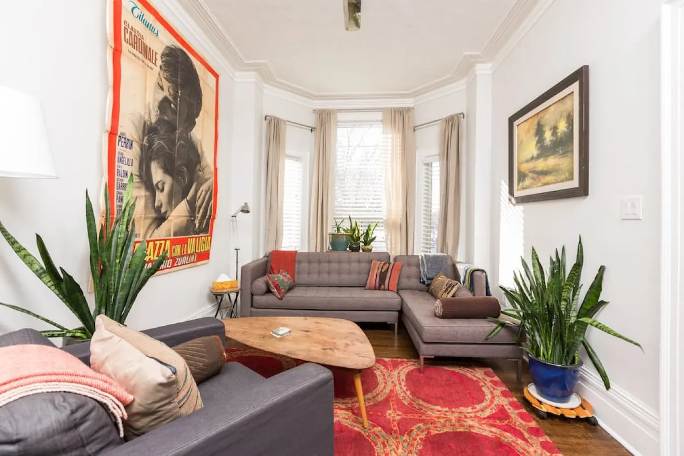 Beautiful 3 BR Home • Trendy Queen West • Sleeps 6