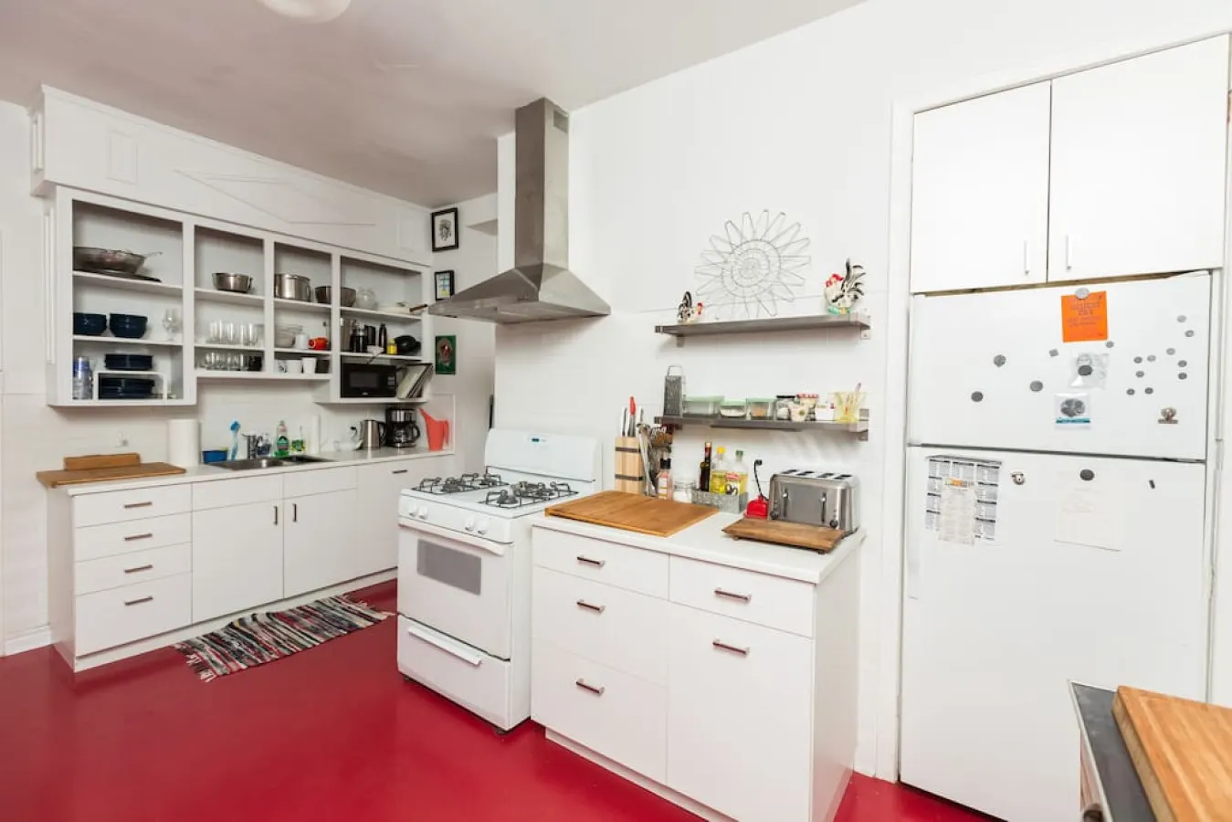 Beautiful 3 BR Home Trendy Queen West Sleeps 6 10