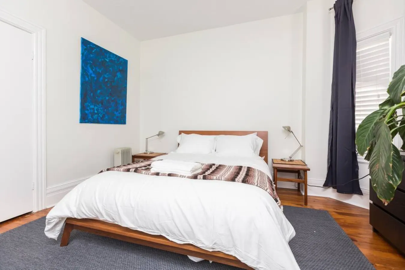 Beautiful 3 BR Home Trendy Queen West Sleeps 6 12