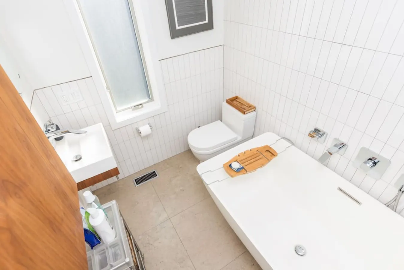 Beautiful 3 BR Home Trendy Queen West Sleeps 6 14