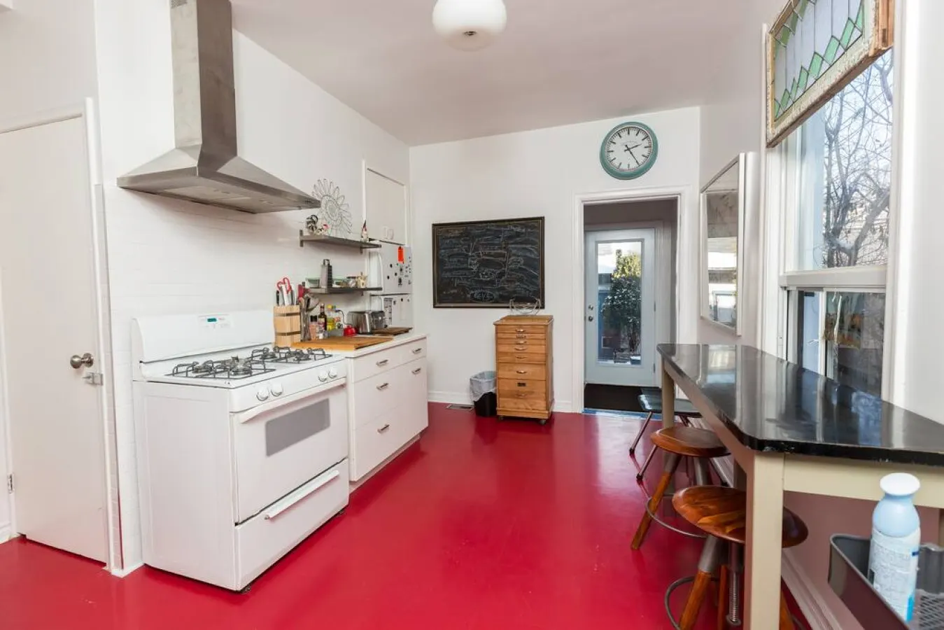 Beautiful 3 BR Home Trendy Queen West Sleeps 6 4