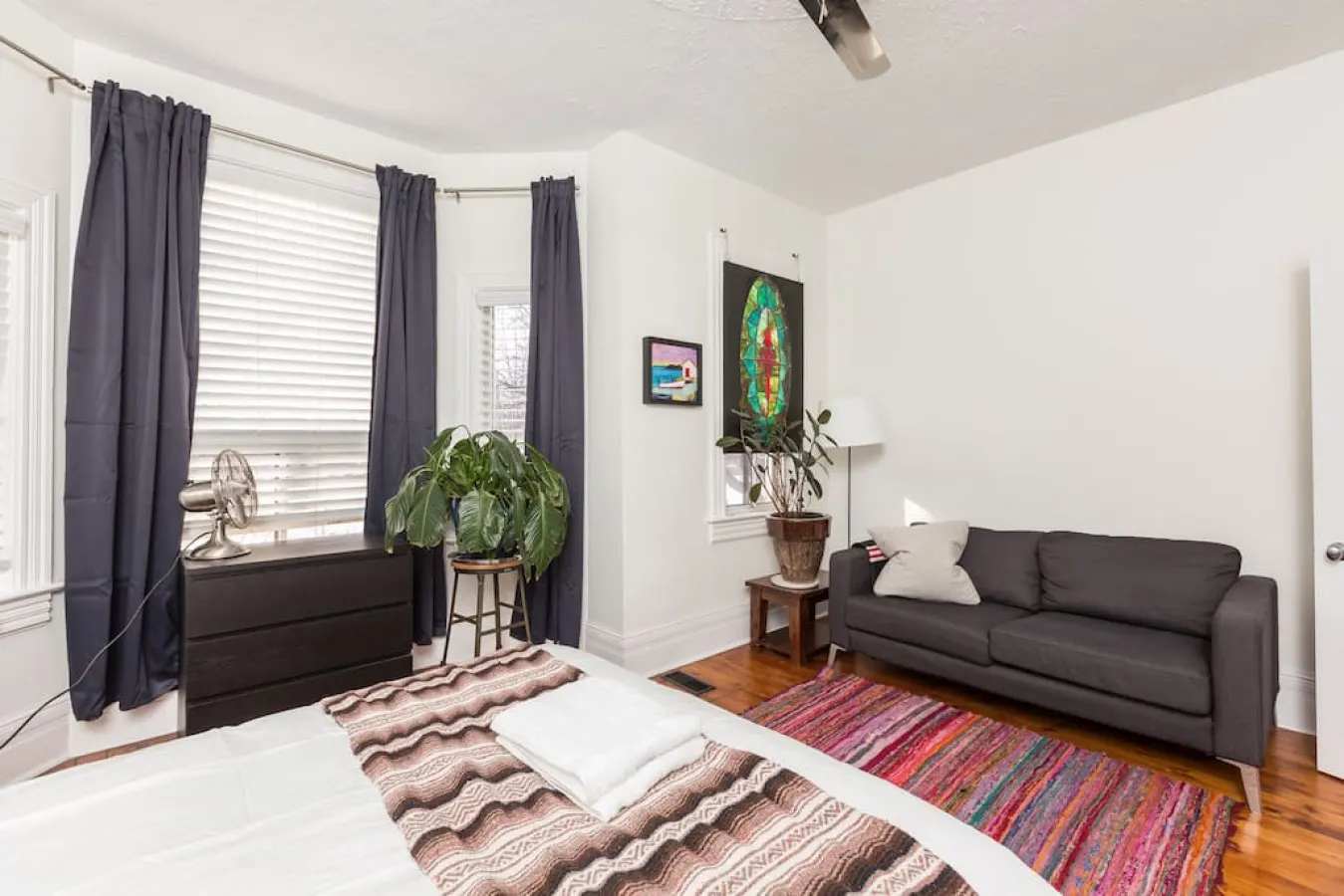 Beautiful 3 BR Home Trendy Queen West Sleeps 6 6