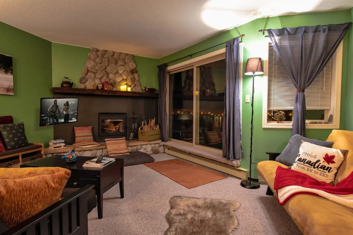 Apex Mountain ~ Beaconsfield Getaway - BC Reg# PM580533237