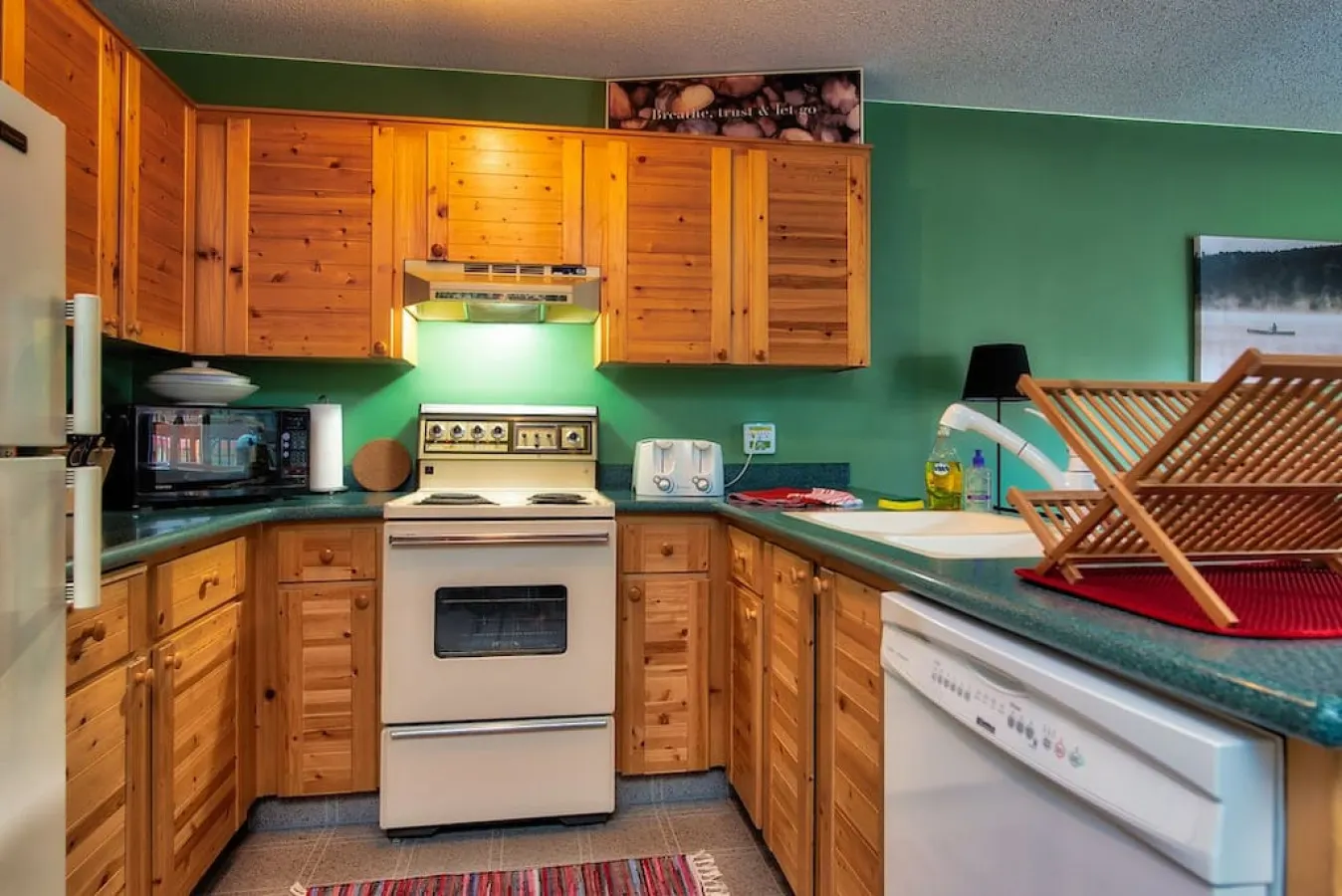 Apex Mountain ~ Beaconsfield Getaway - BC Reg# PM580533237 9