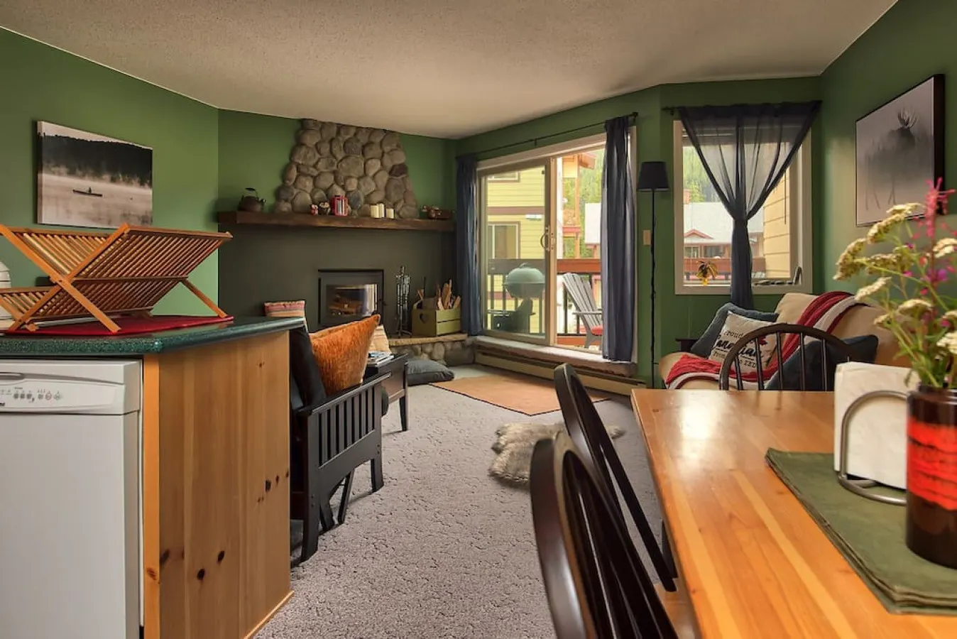 Apex Mountain ~ Beaconsfield Getaway - BC Reg# PM580533237 10