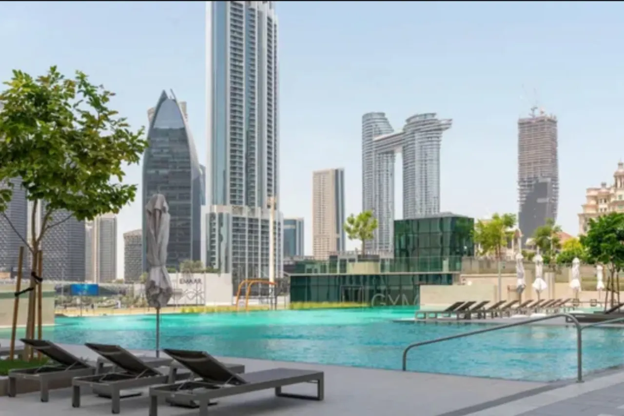 Brand New Modern 2BR Retreat: Walk to Dubai Mall