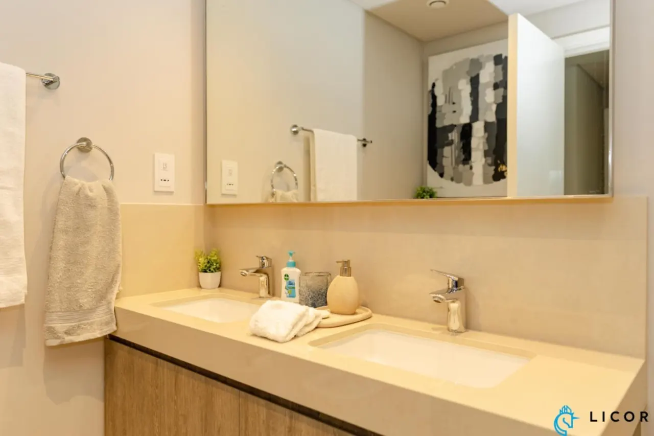 Brand New Modern 2BR Retreat: Walk to Dubai Mall 12