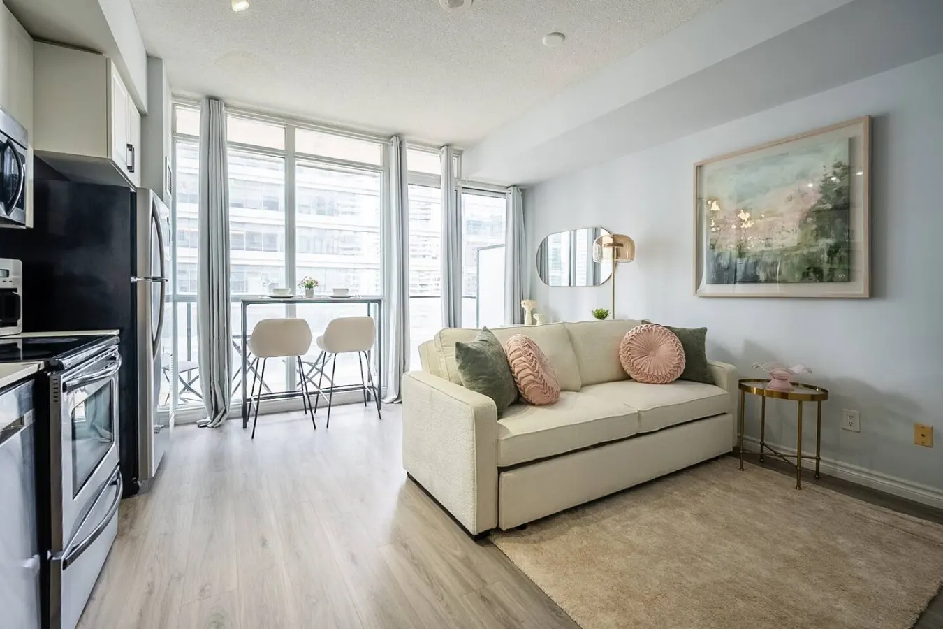 Bright 1BR Condo • Sleeps 3 • Steps to Attractions