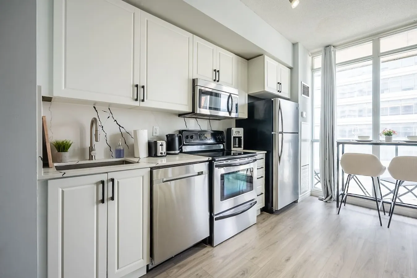 Bright 1BR Condo Sleeps 3 Steps to Attractions 2