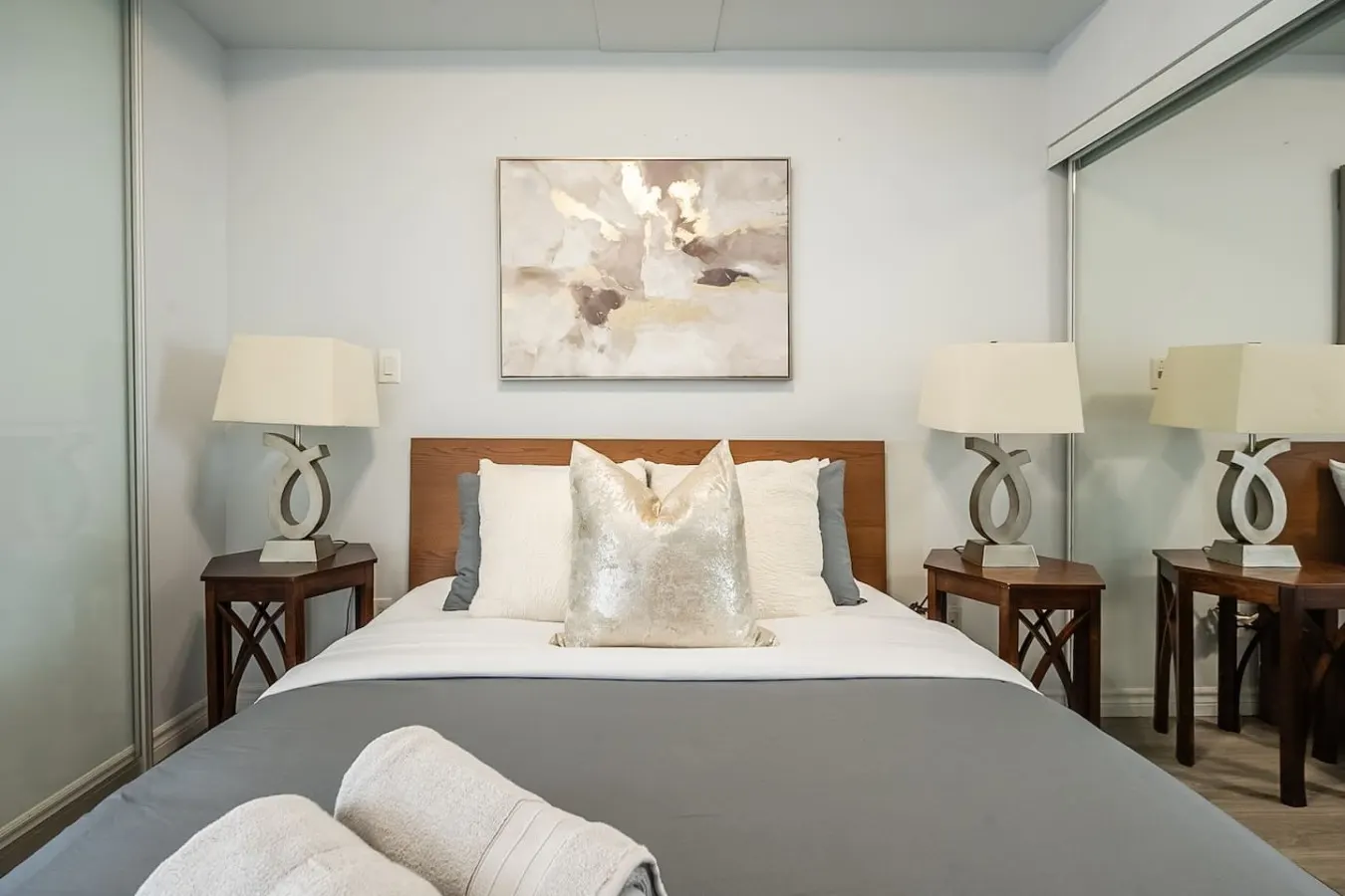 Bright 1BR Condo Sleeps 3 Steps to Attractions 12