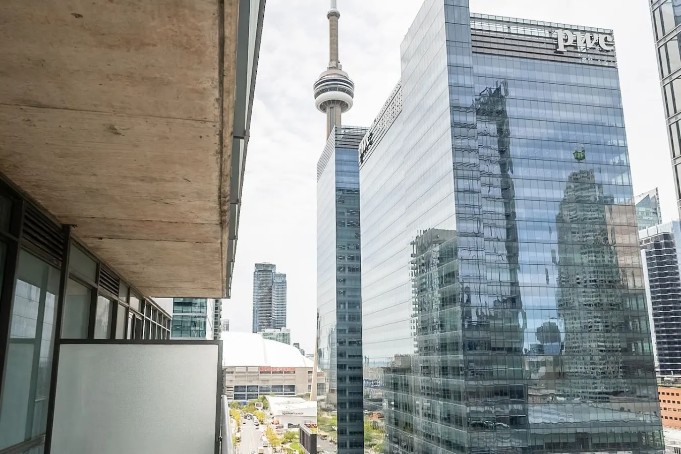 Bright 1BR Condo Sleeps 3 Steps to Attractions 17