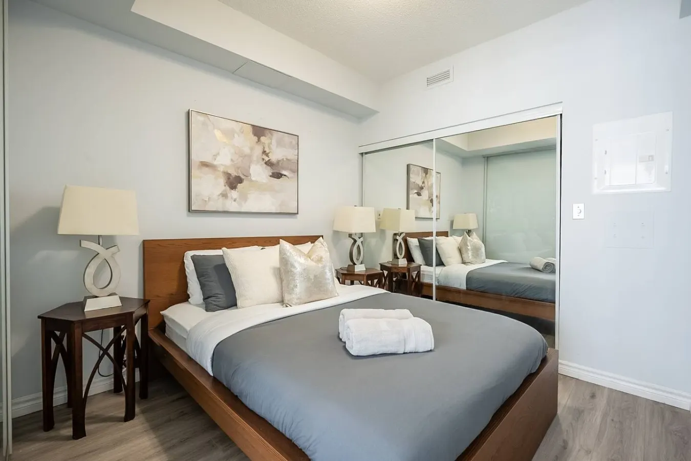Bright 1BR Condo Sleeps 3 Steps to Attractions 3