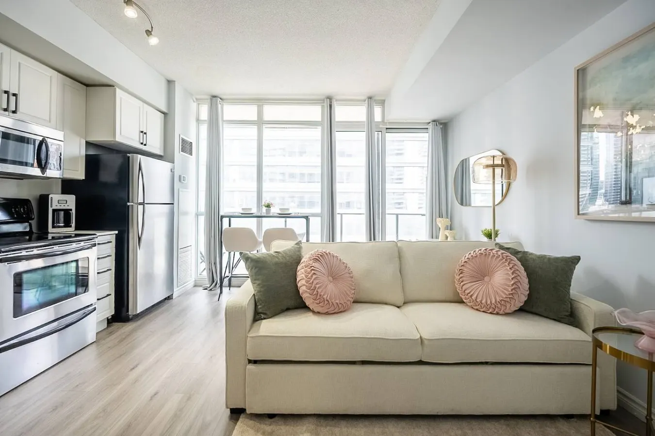 Bright 1BR Condo Sleeps 3 Steps to Attractions 8