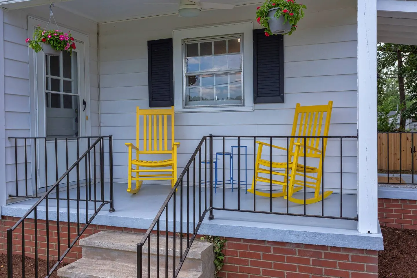 Chic Duplex in Graham Park view BBQ Grill 11