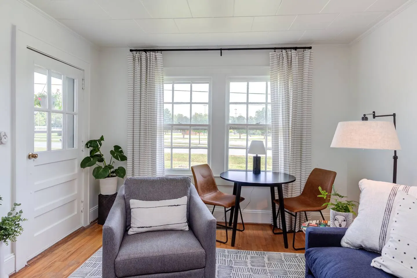 Chic Duplex in Graham Park view BBQ Grill 12