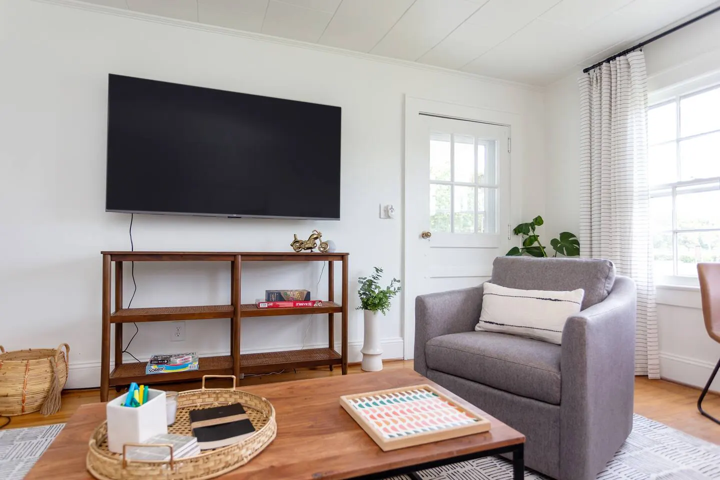 Chic Duplex in Graham Park view BBQ Grill 14
