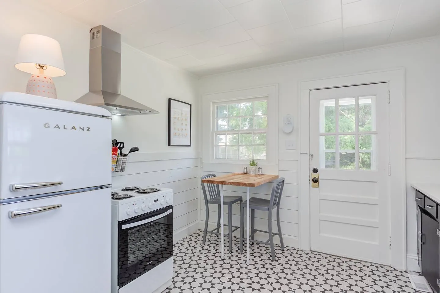 Chic Duplex in Graham Park view BBQ Grill 20